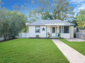 Beach bungalow fenced in yard steps to Beach Restaurant's farms